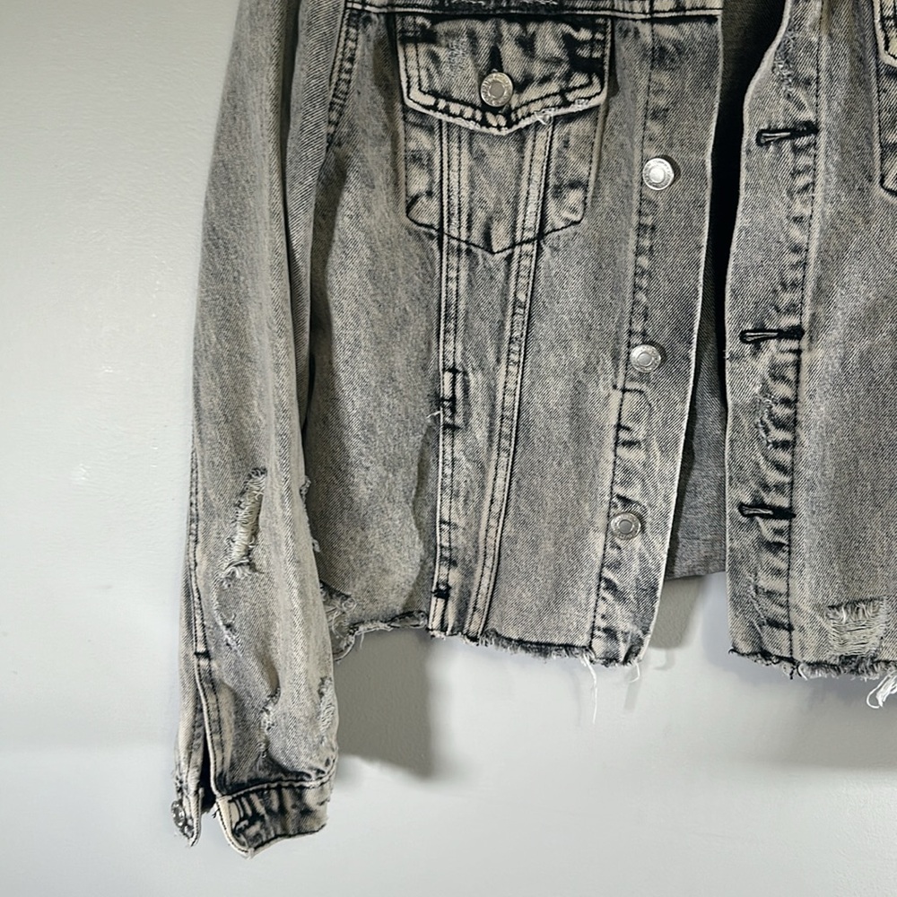Vervet classic crop fit distressed acid wash Jean jacket size large - Picture 3 of 8